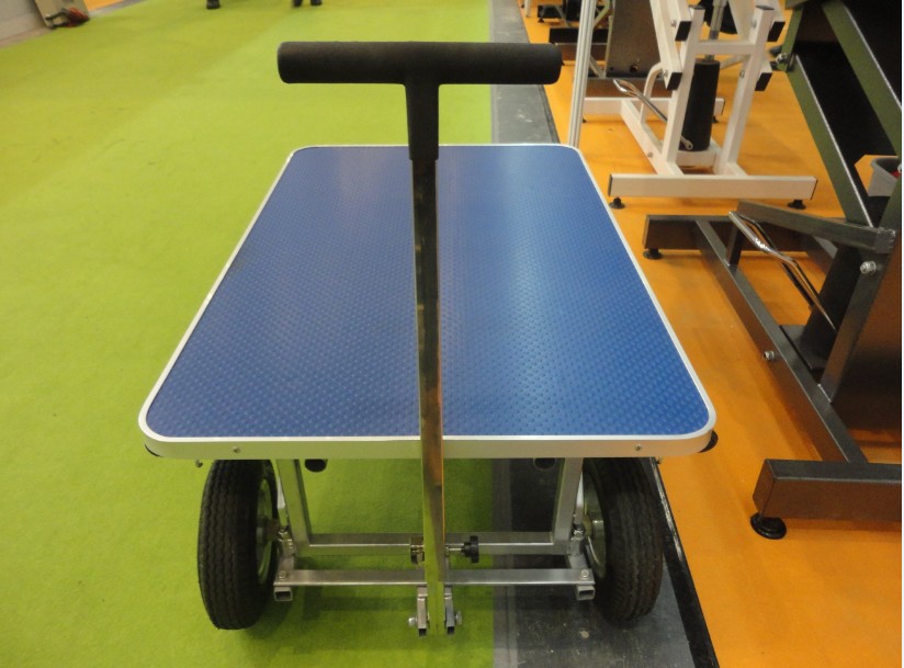 Складной столик для груминга на колесиках